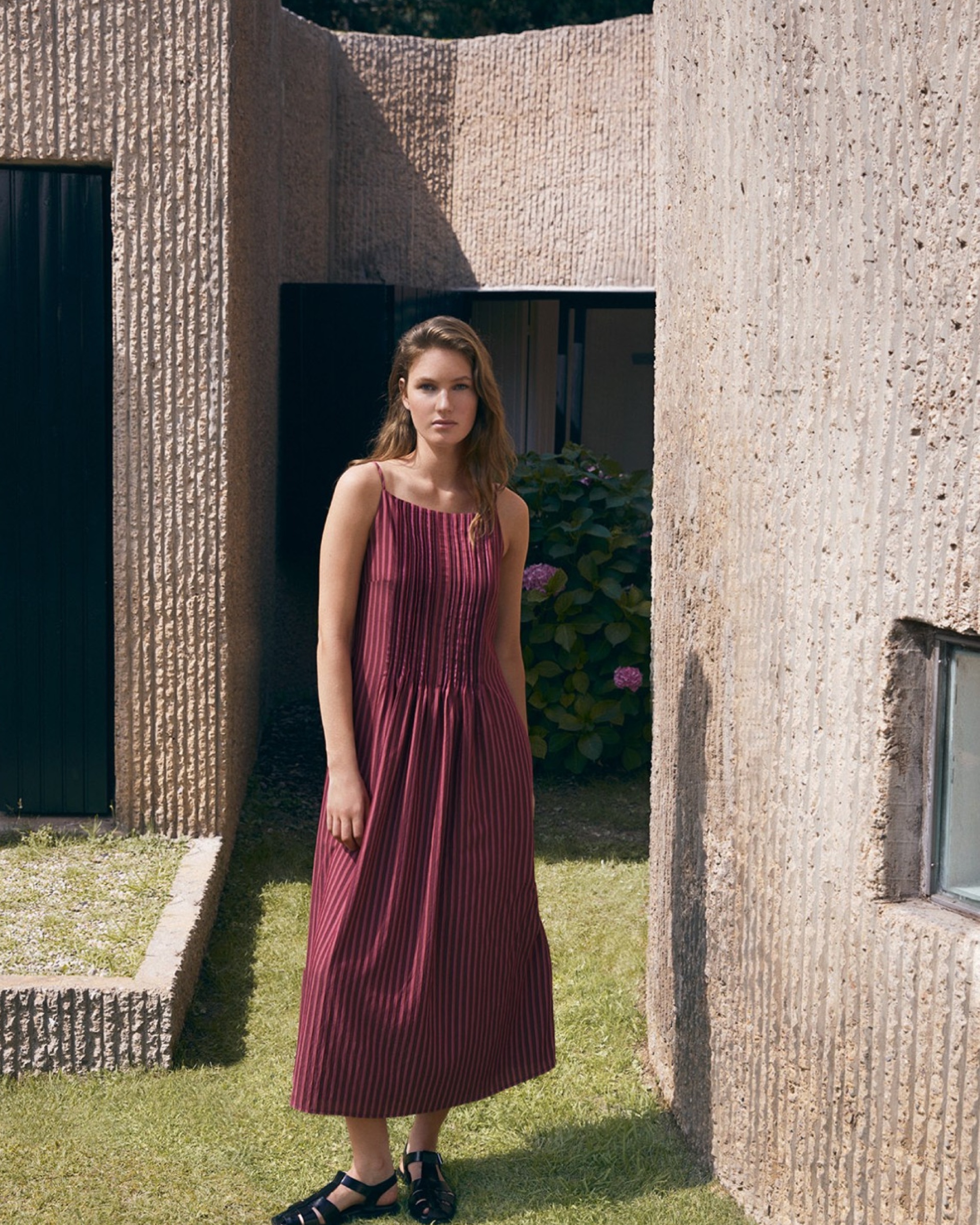 DRESSES 