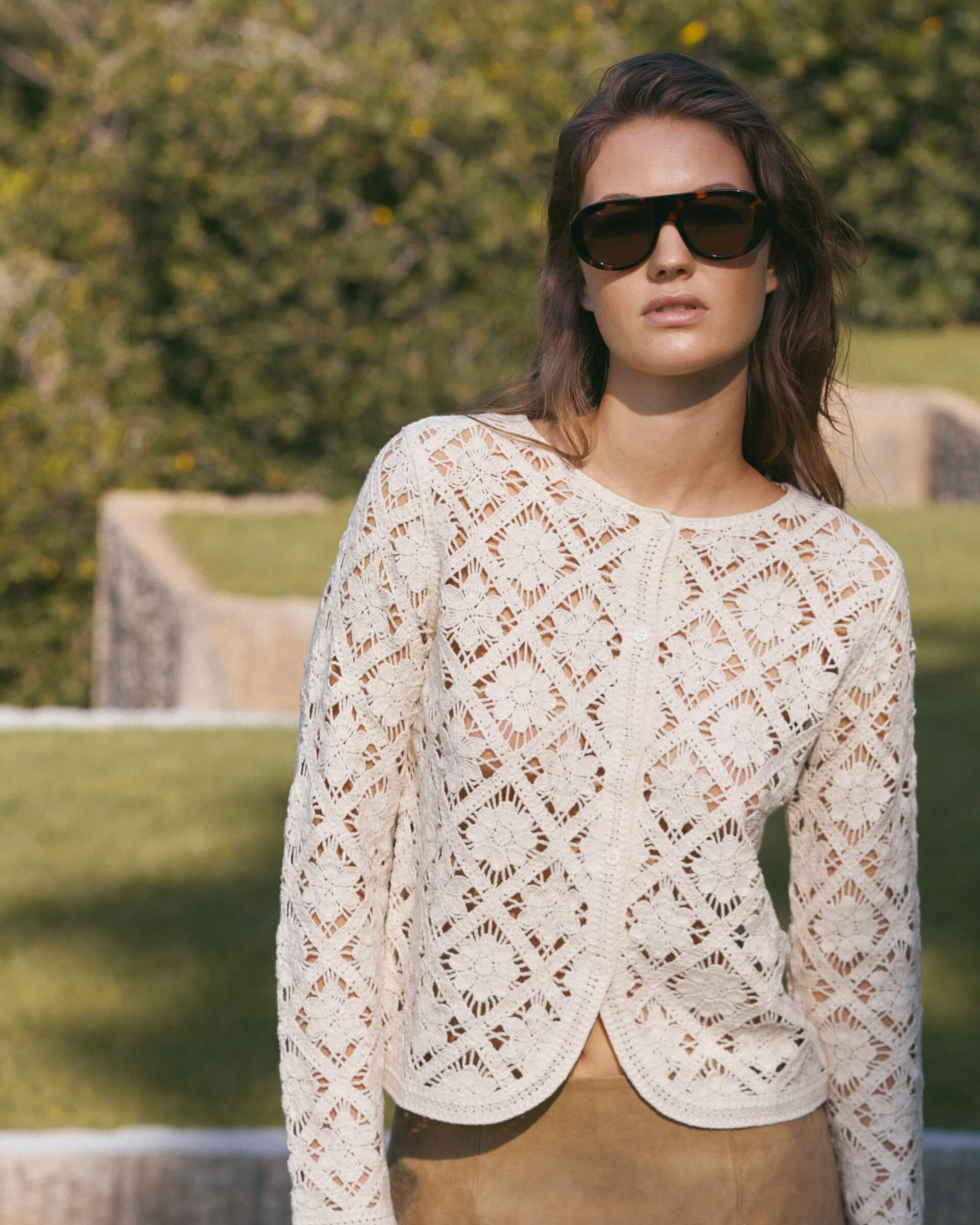 SWEATERS & CARDIGANS