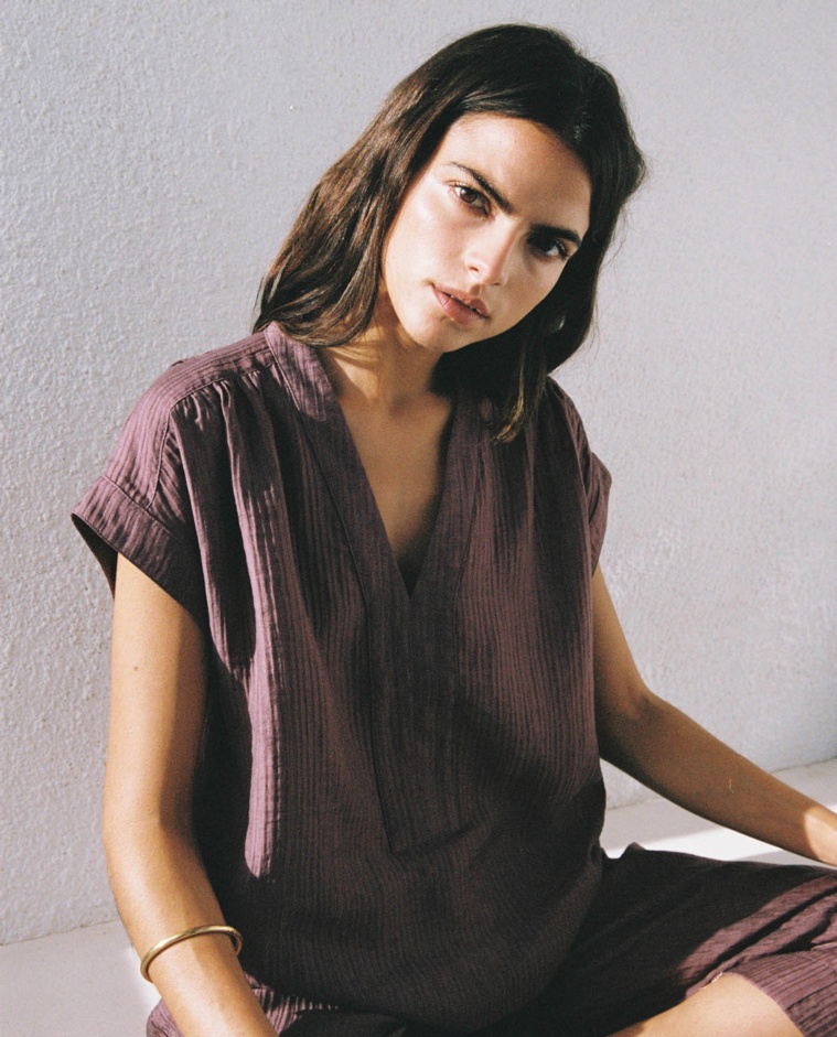 Blusa ondulaciones cuello pico berenjena - Blusa tejido mezcla de <strong>lyocell</strong>