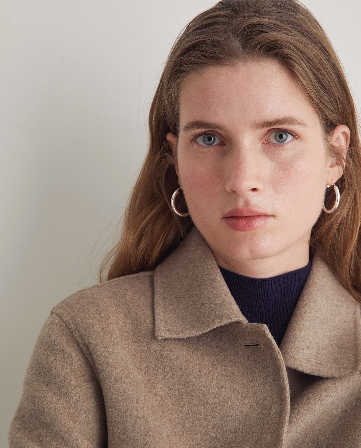 Handmade wool-blend short coat brown woman Yerse - Front view 4