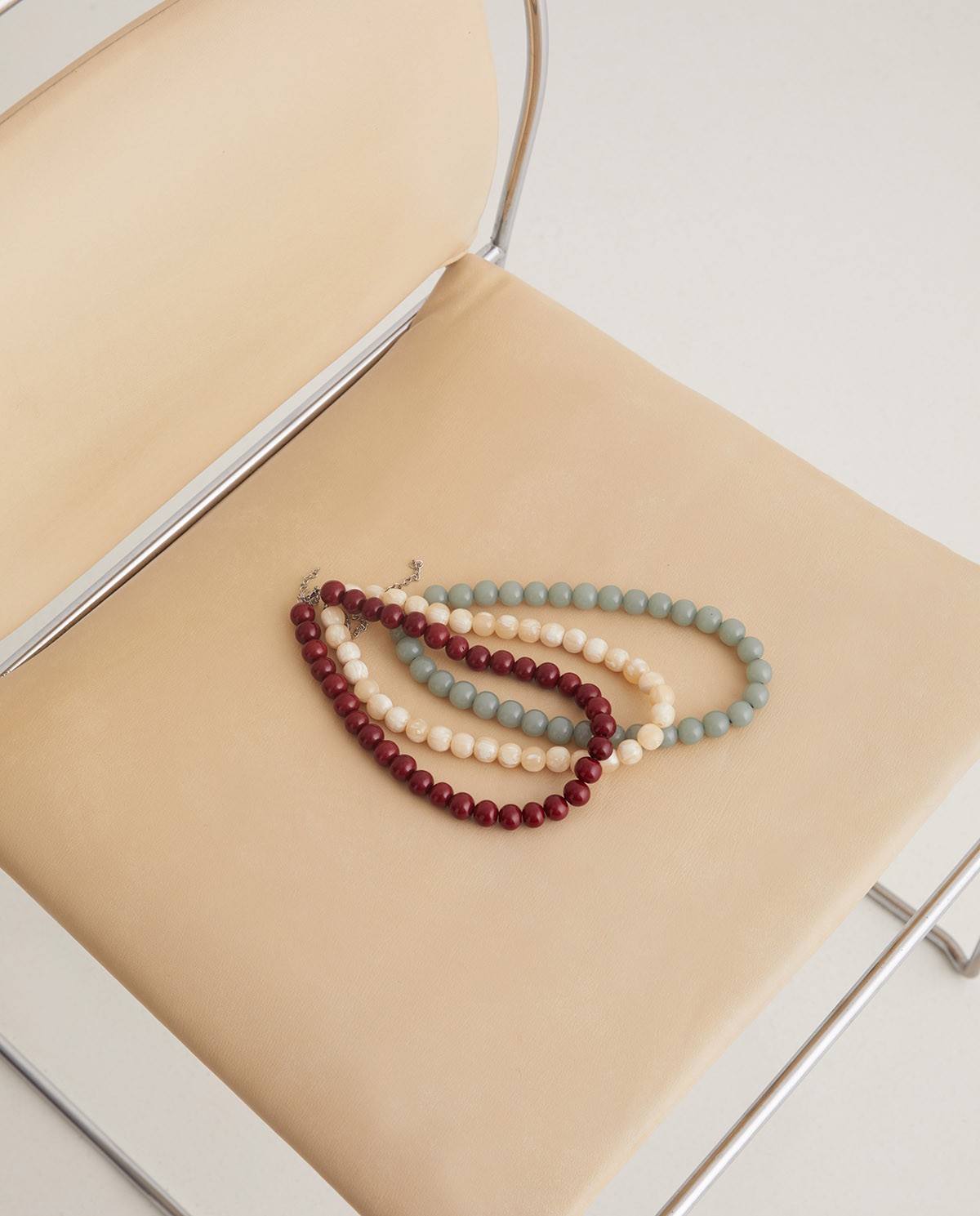 Collier à perles en résine vert aigue-marine avec fermeture réglable et mousqueton – Accessoire Yerse 4