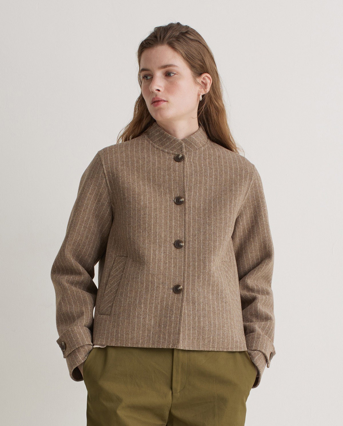 Jaqueta curta handmade ratlles doble faç beix dona Yerse - Detall vista frontal