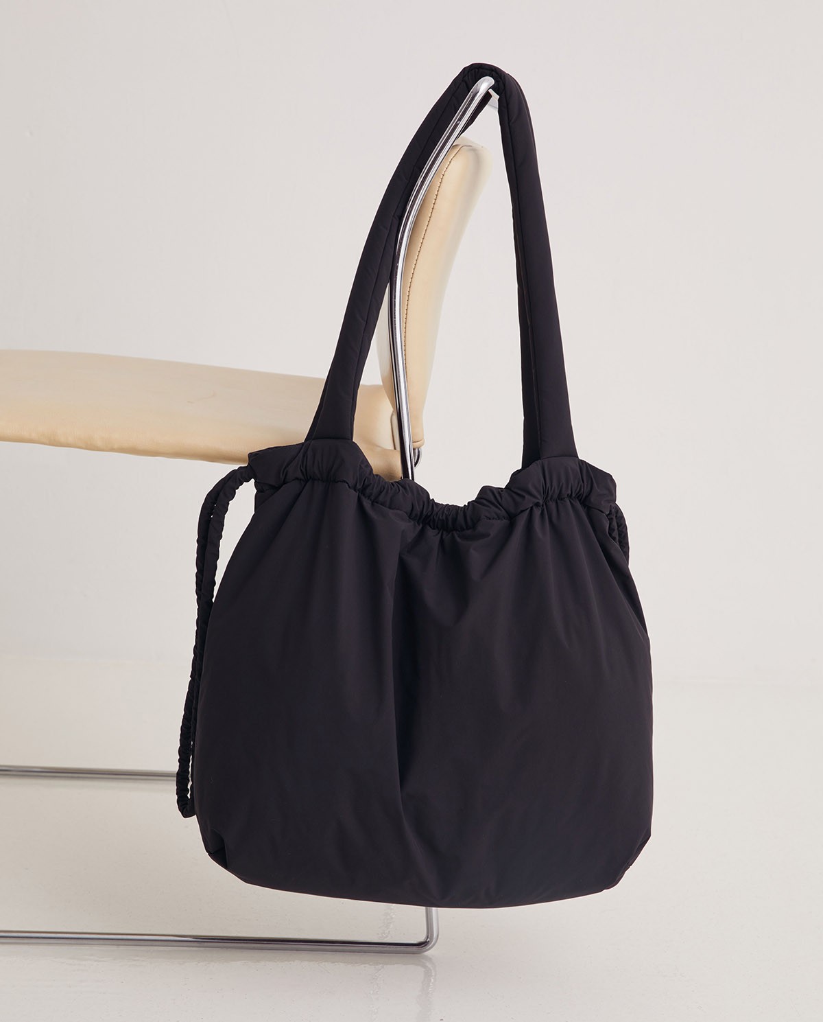 Black quilted drawstring bag woman Yerse - Front view 1