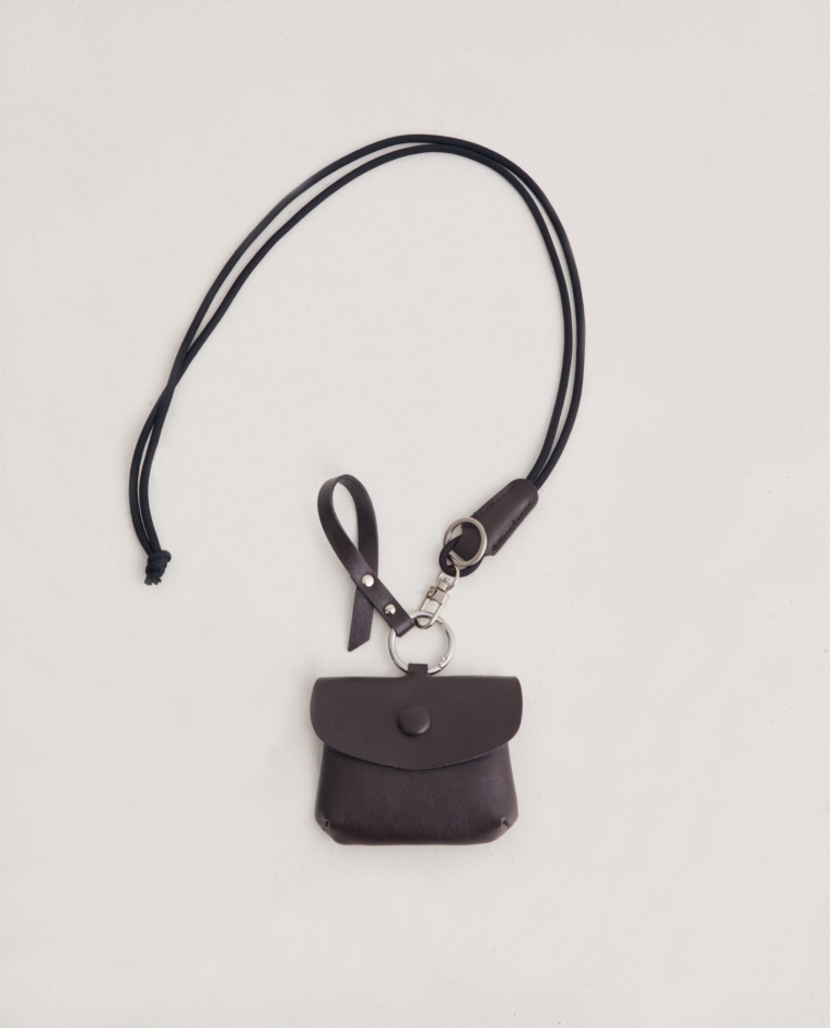 Chocolate leather mini wallet with snap-button and removable strap with carabiner – Yerse
