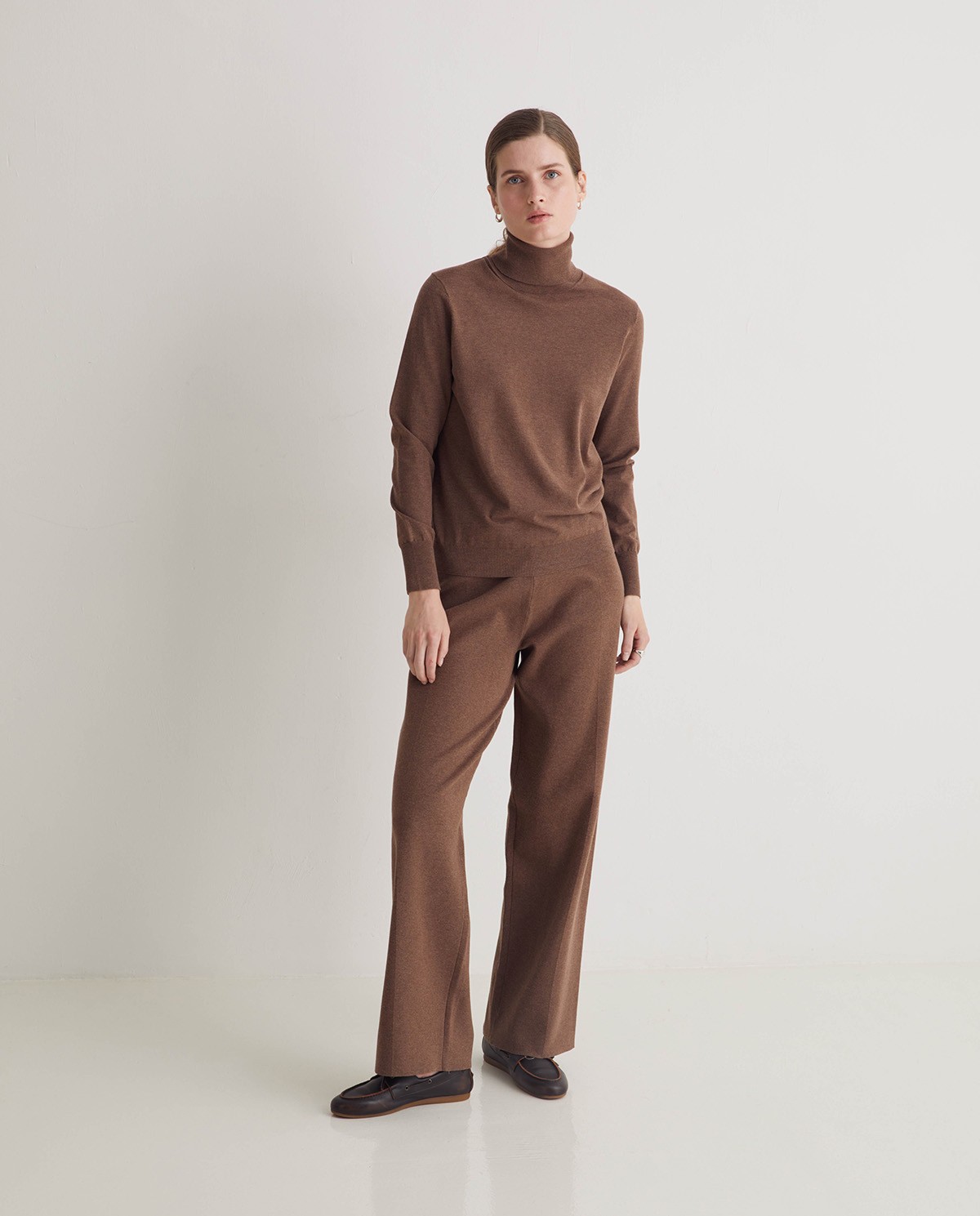 Pantalones regular fit con viscosa arena - Pantalones regular fit 1