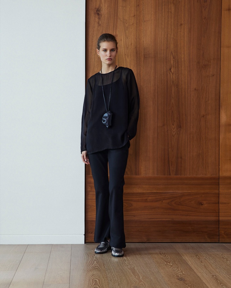 Pantalons flare punt elàstic negre dona Yerse - Detall vista frontal