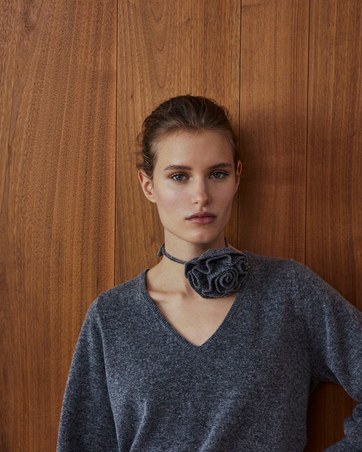 Anthracite wool-blend sweater flower accent woman Yerse - Front view