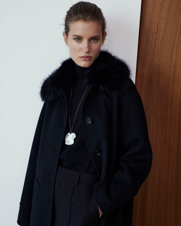 Abric handmade amb llana coll pèl negre dona Yerse - Detall vista frontal