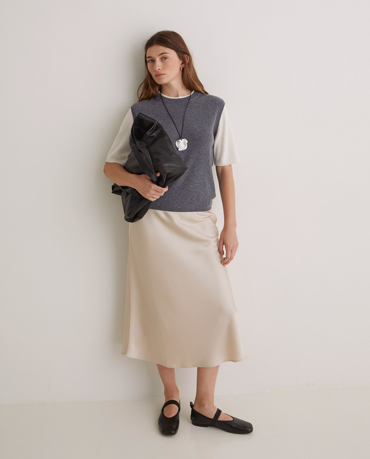 Falda satinada midi arena - Falda fluida midi 1
