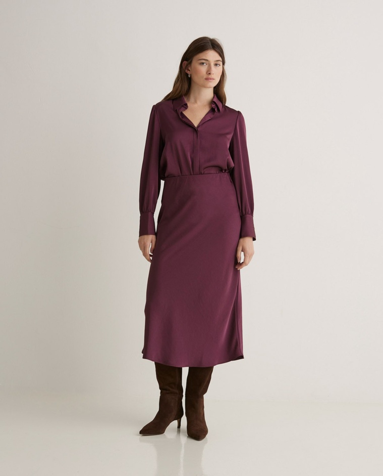 Falda satinada midi berenjena mujer Yerse - Detalle frontal