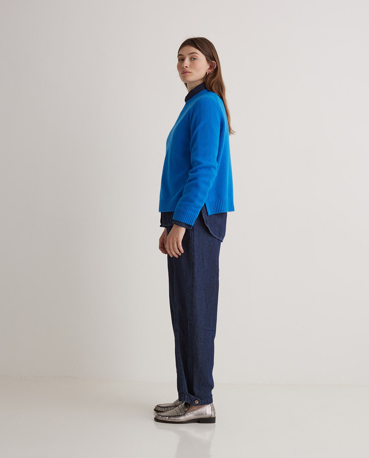 Blue V-neck wool blend sweater - Sweater made with RWS wool 4