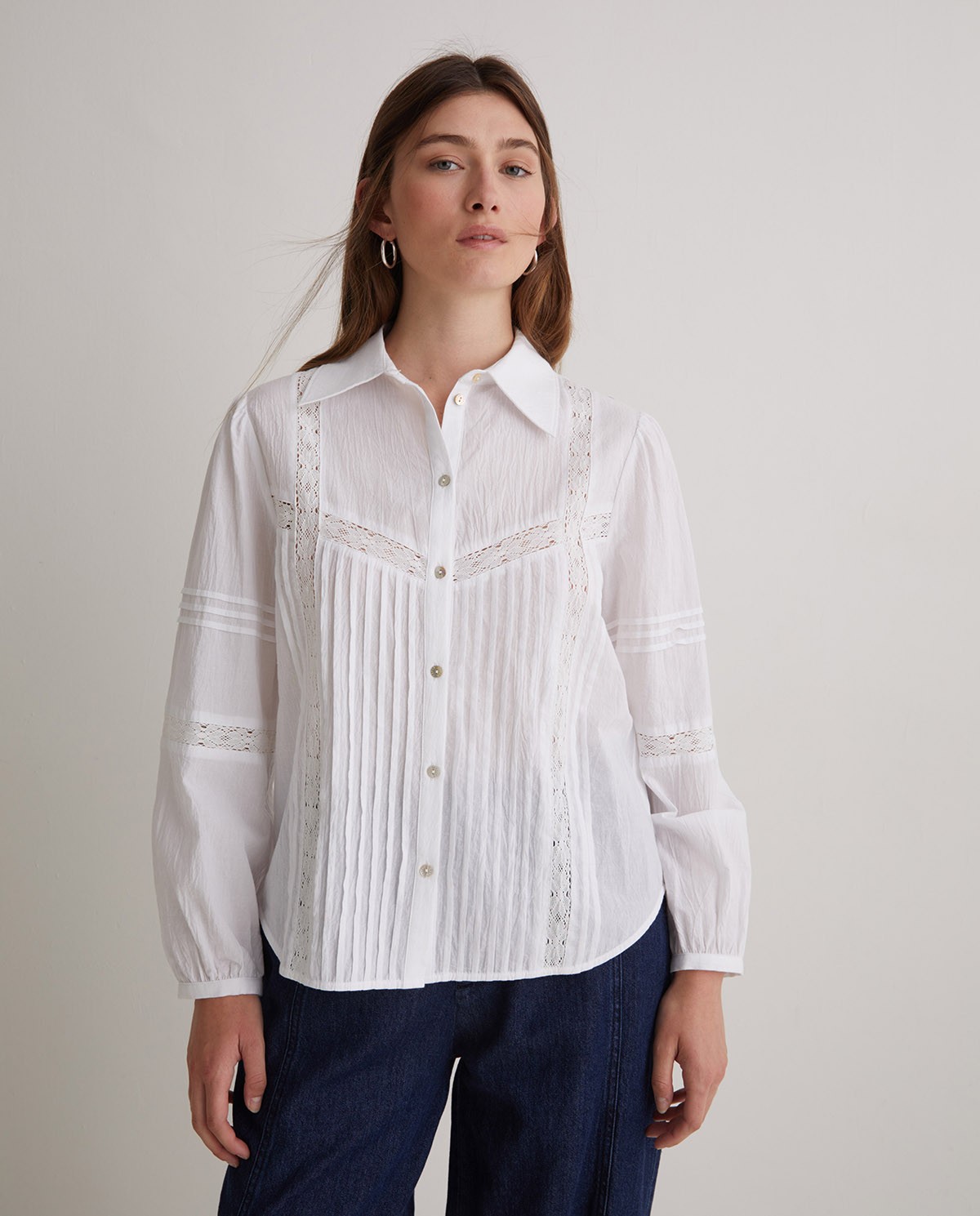 Blusa 100% algodón puntillas blanco mujer Yerse - Detalle frontal