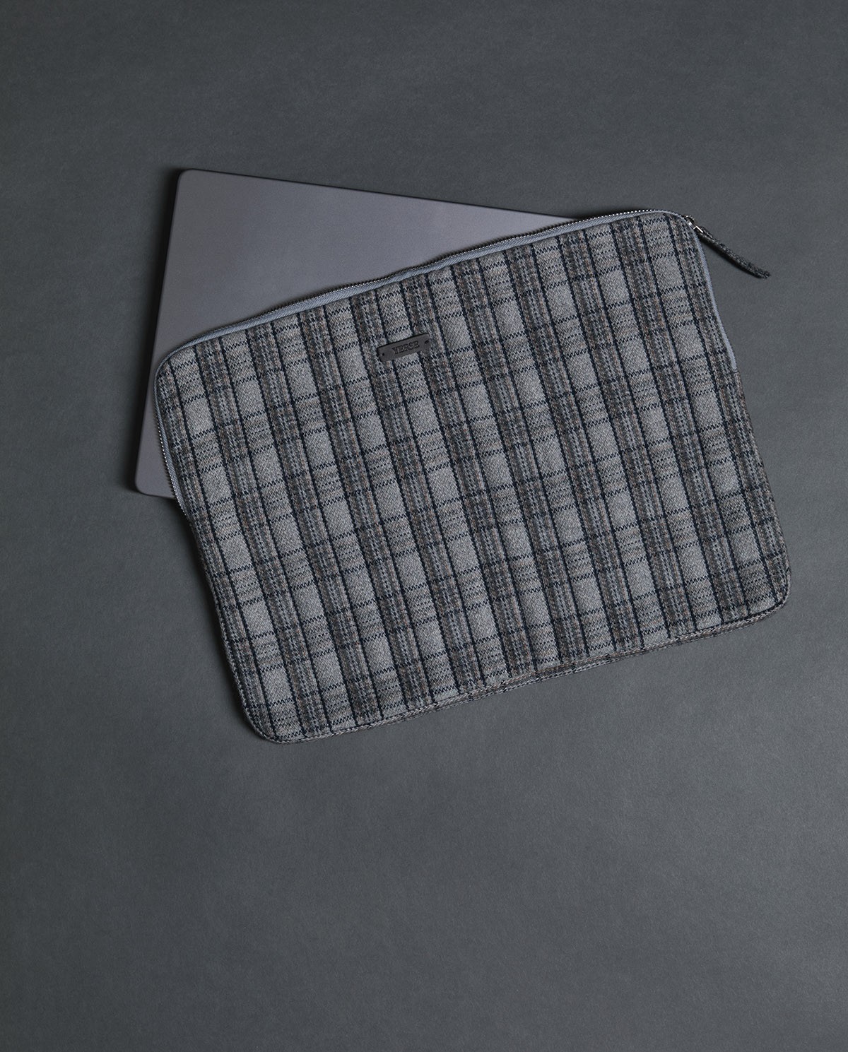 Laptop sleeve grey woman Yerse - Front view 1