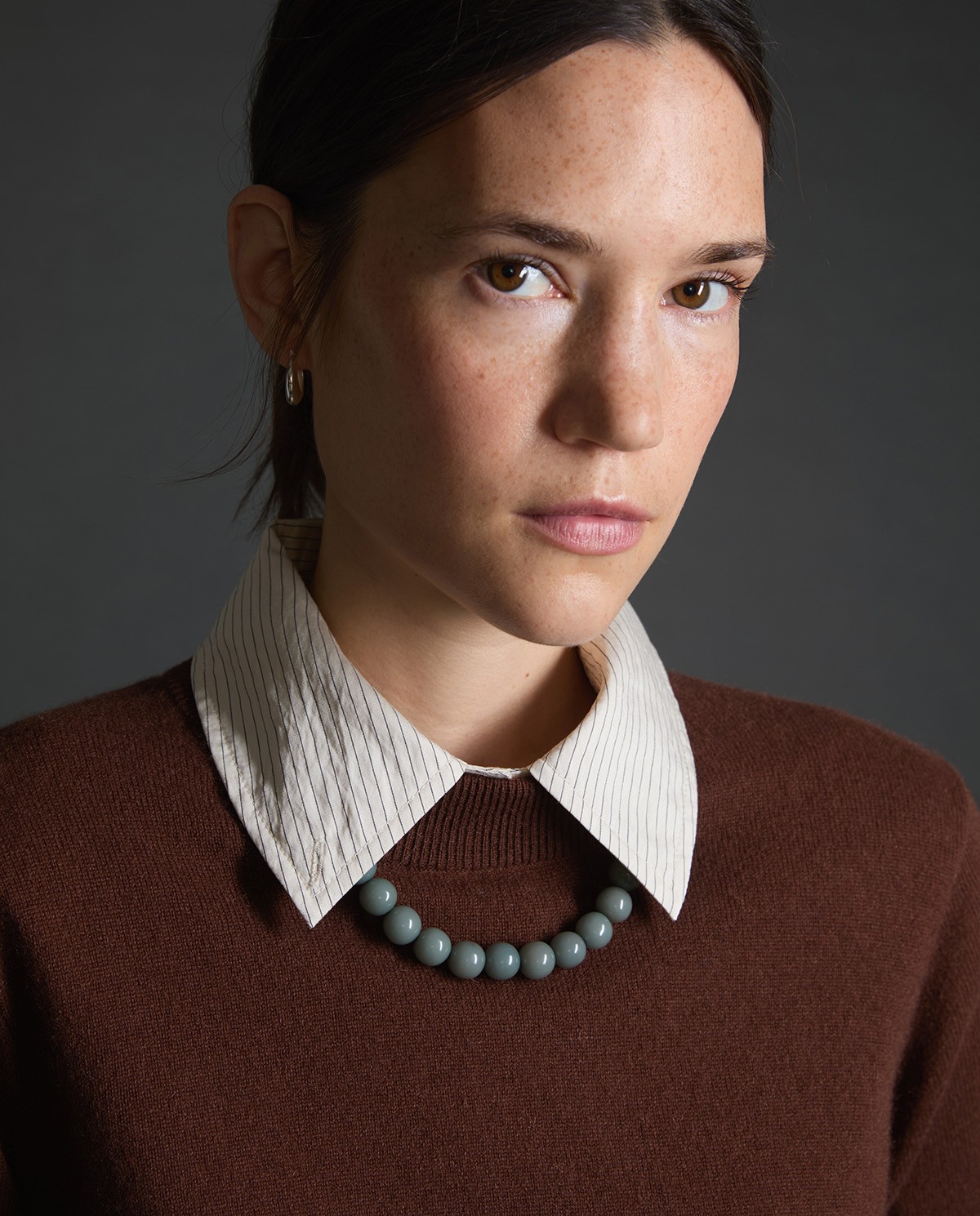 Collier à perles en résine vert aigue-marine avec fermeture réglable et mousqueton – Accessoire Yerse
