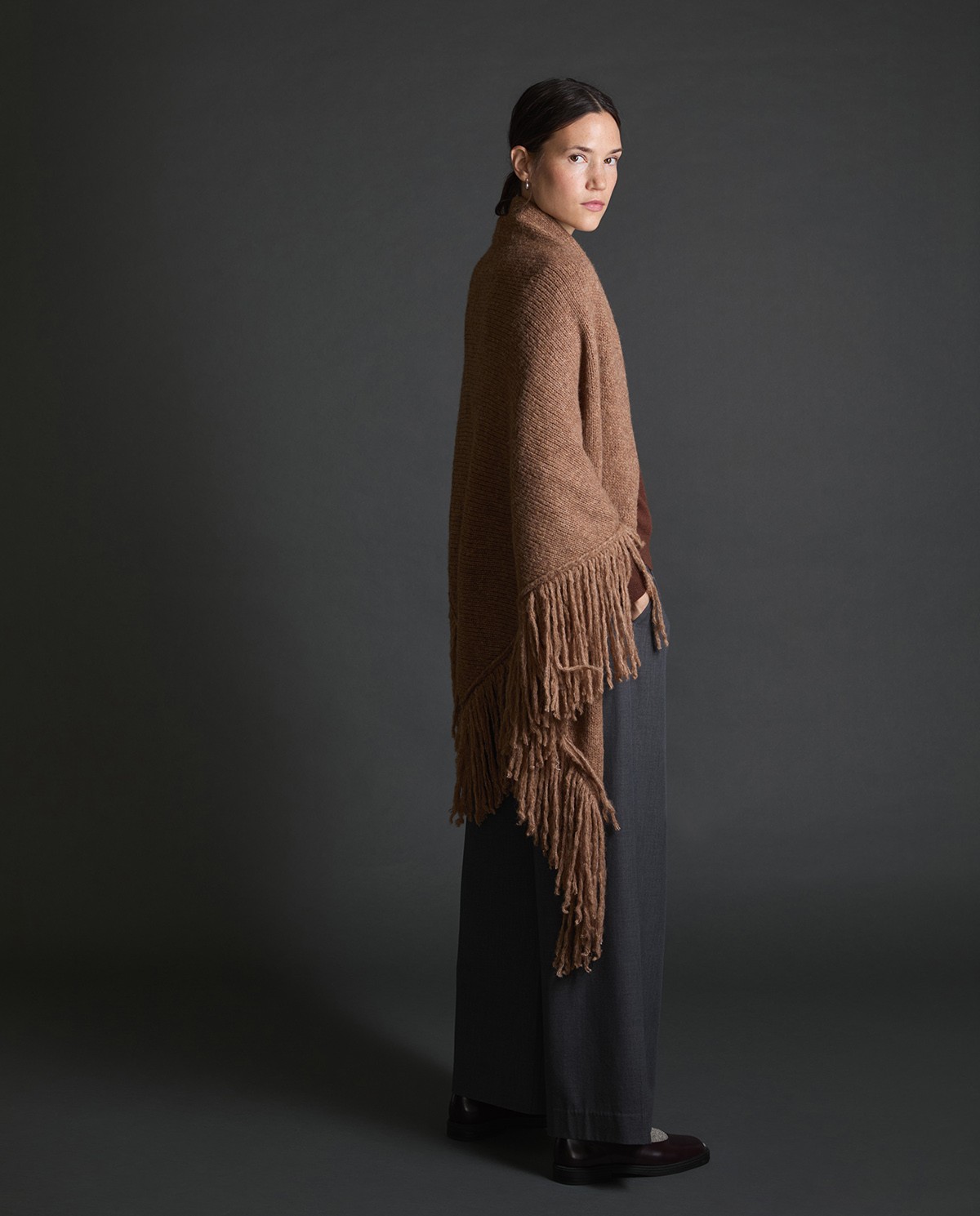 Poncho tricot fibras recicladas y lana beige - Poncho tricot 1