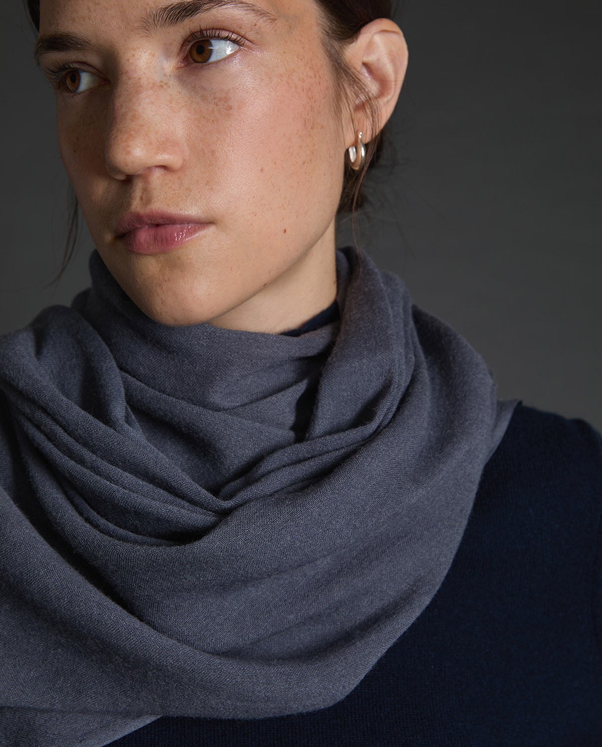 Écharpe en laine mélangée effet effiloché anthracite - Écharpe plissée 1