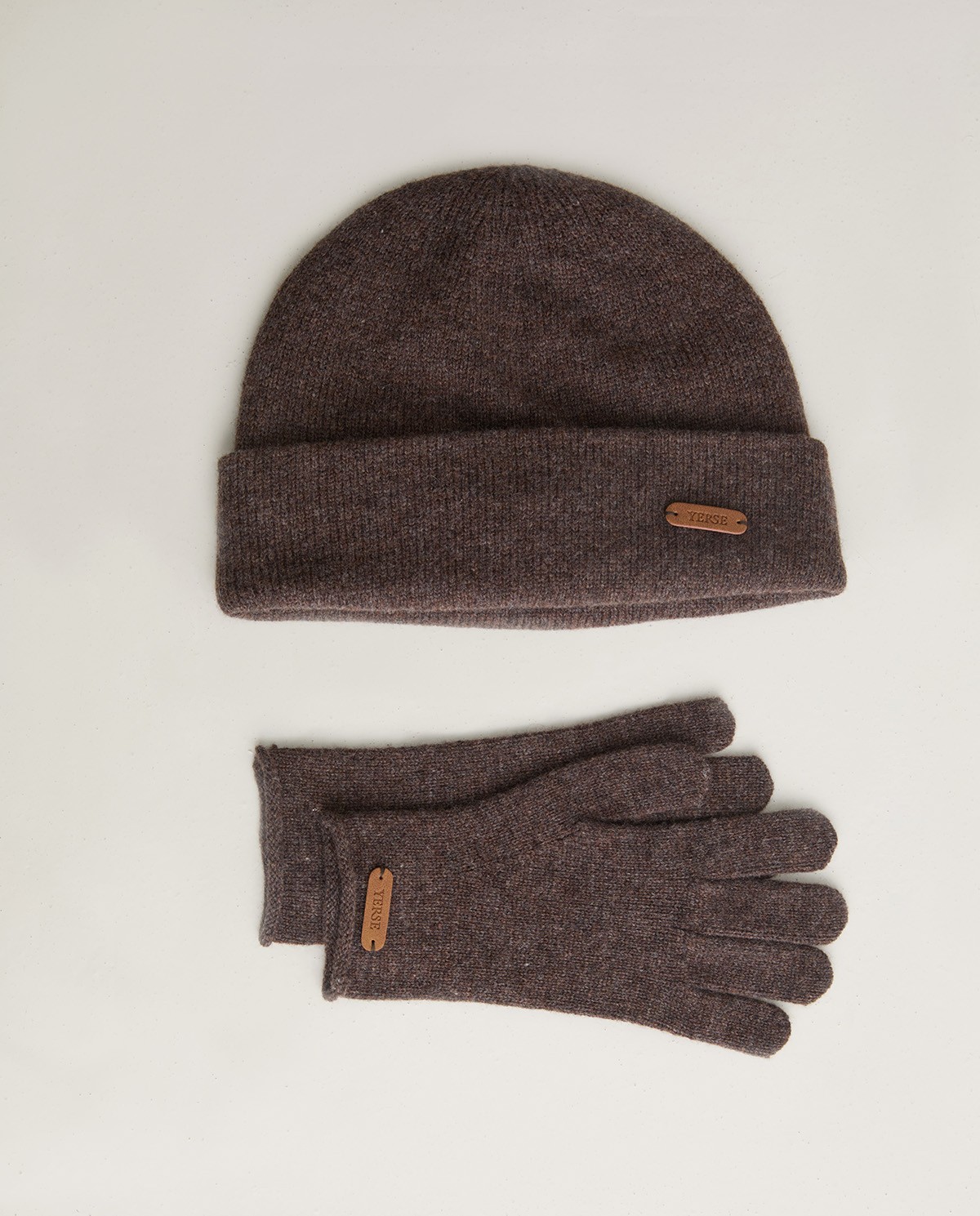 Gorro punt 100 % llana marró dona Yerse - Detall vista frontal 5