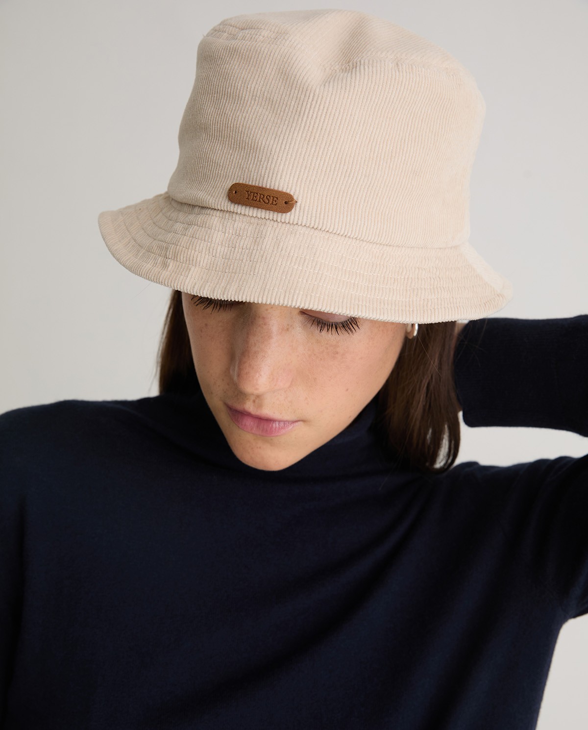 Ecru 100% cotton corduroy bucket hat woman Yerse - Front view