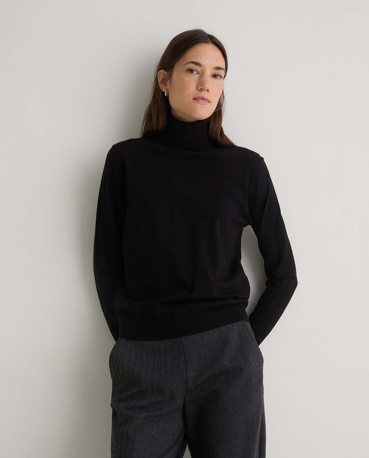 Jersey cuello cisne negro