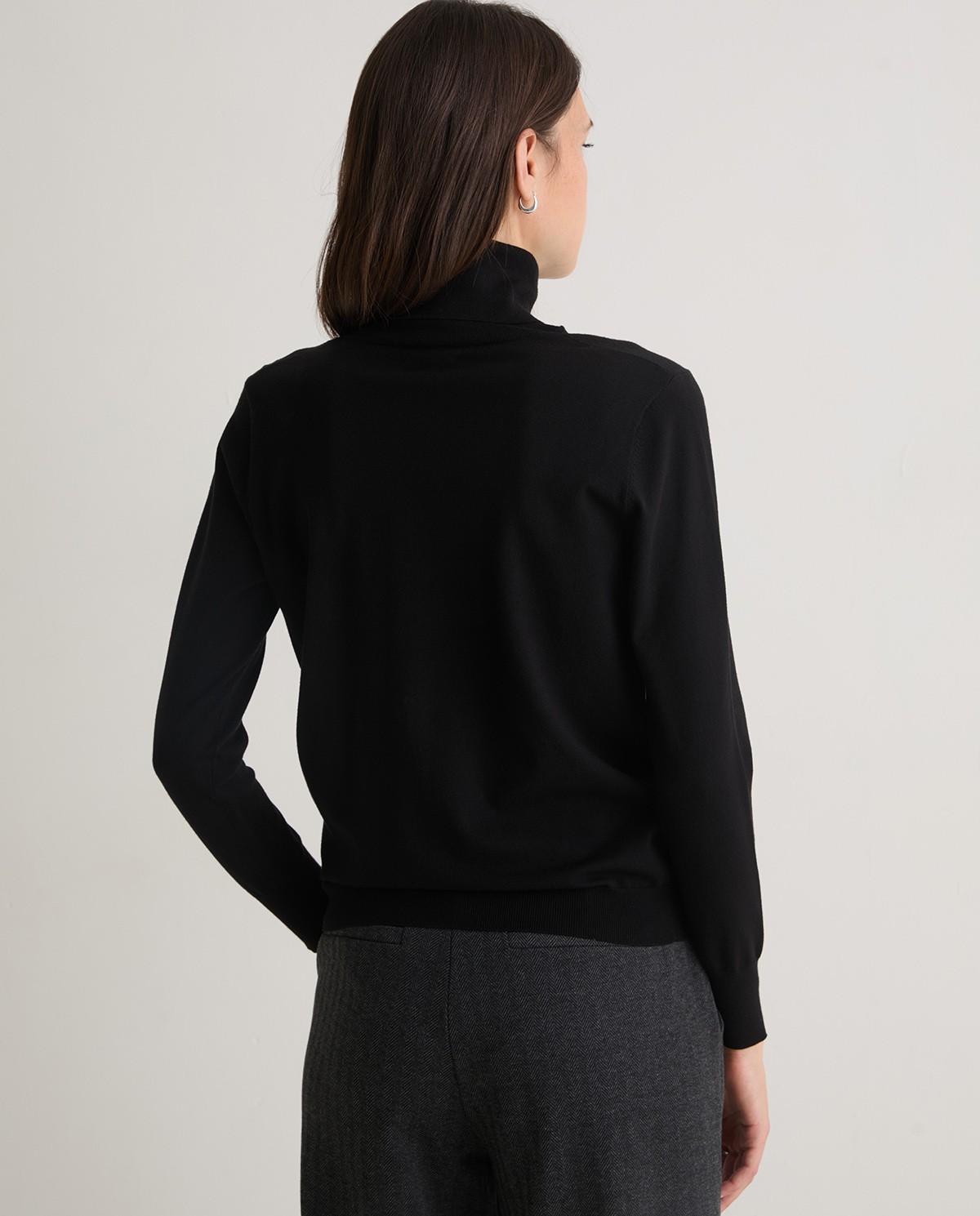 Jersey cuello cisne negro