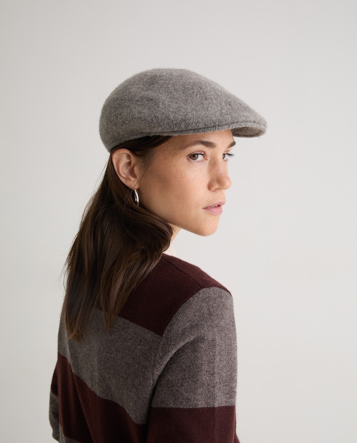 Boina con lana fina gris mujer Yerse - Detalle frontal