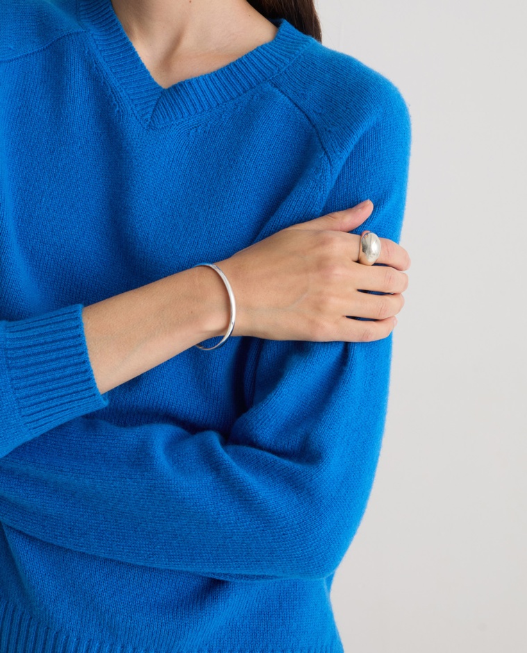 Pulsera fina de latón plateado con forma redondeada