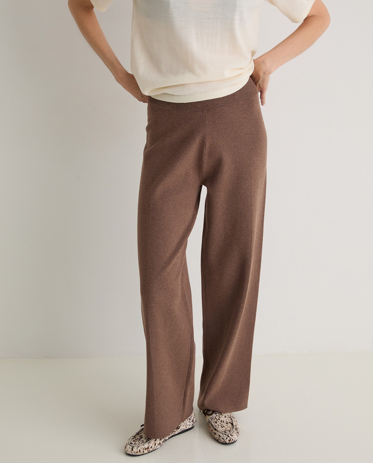 Pantalón regular fit con viscosa arena - Pantalones regular fit 3