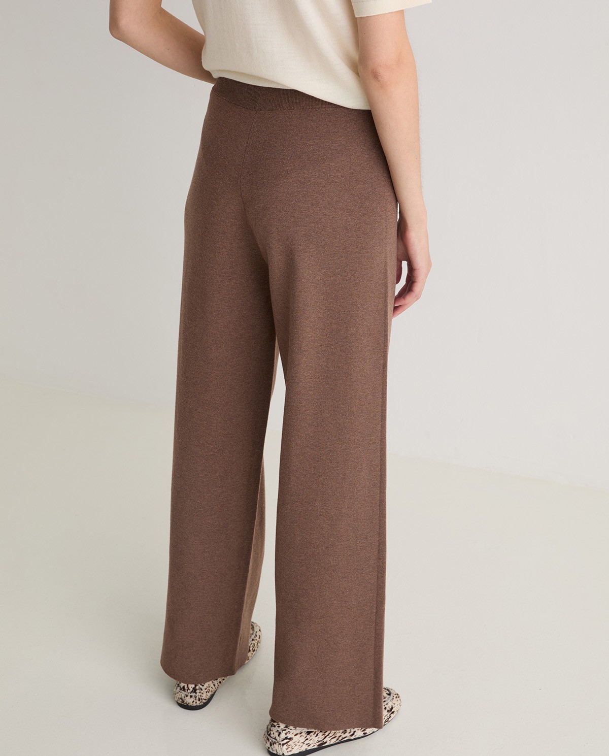 Pantalón regular fit con viscosa arena - Pantalones regular fit 5