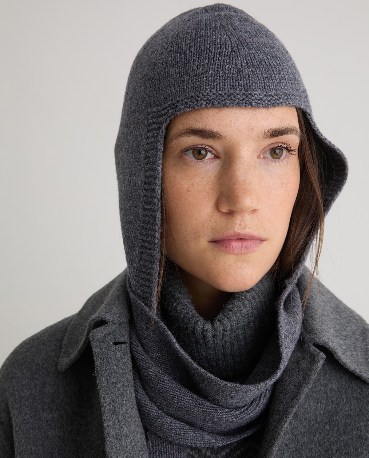 Grey wool tricot hooded scarf woman Yerse - Front view 1