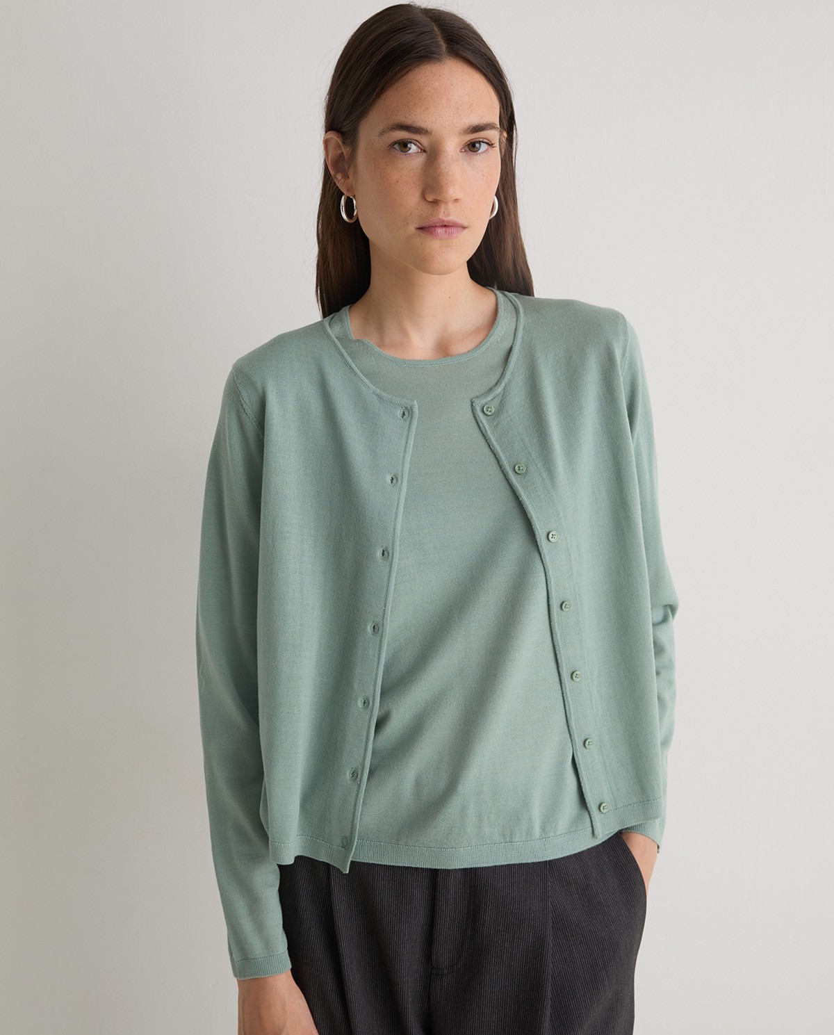 Cardigan 100 % laine mérinos vert femme Yerse - Détail vue de face 4