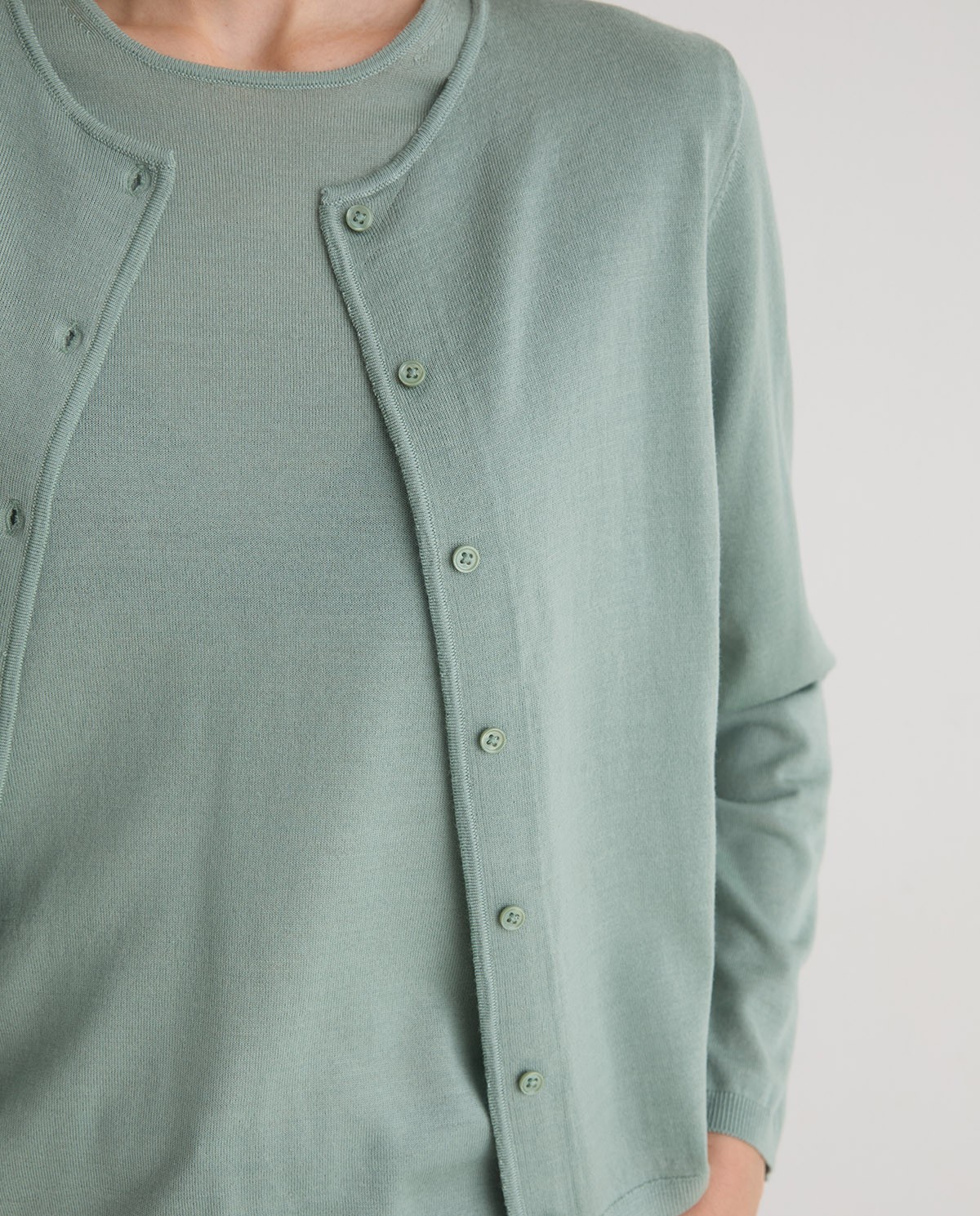 Cardigan 100 % laine mérinos vert femme Yerse - Détail vue de face 3