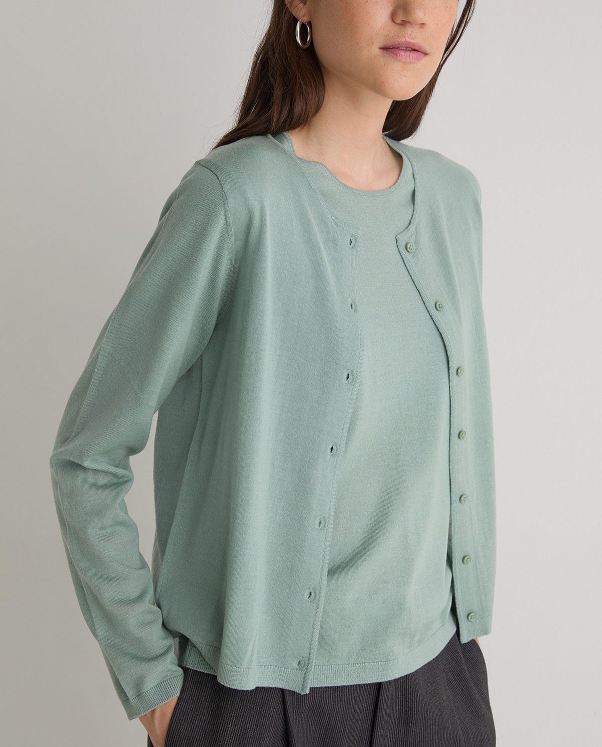 Cardigan 100 % laine mérinos vert femme Yerse - Détail vue de face 1