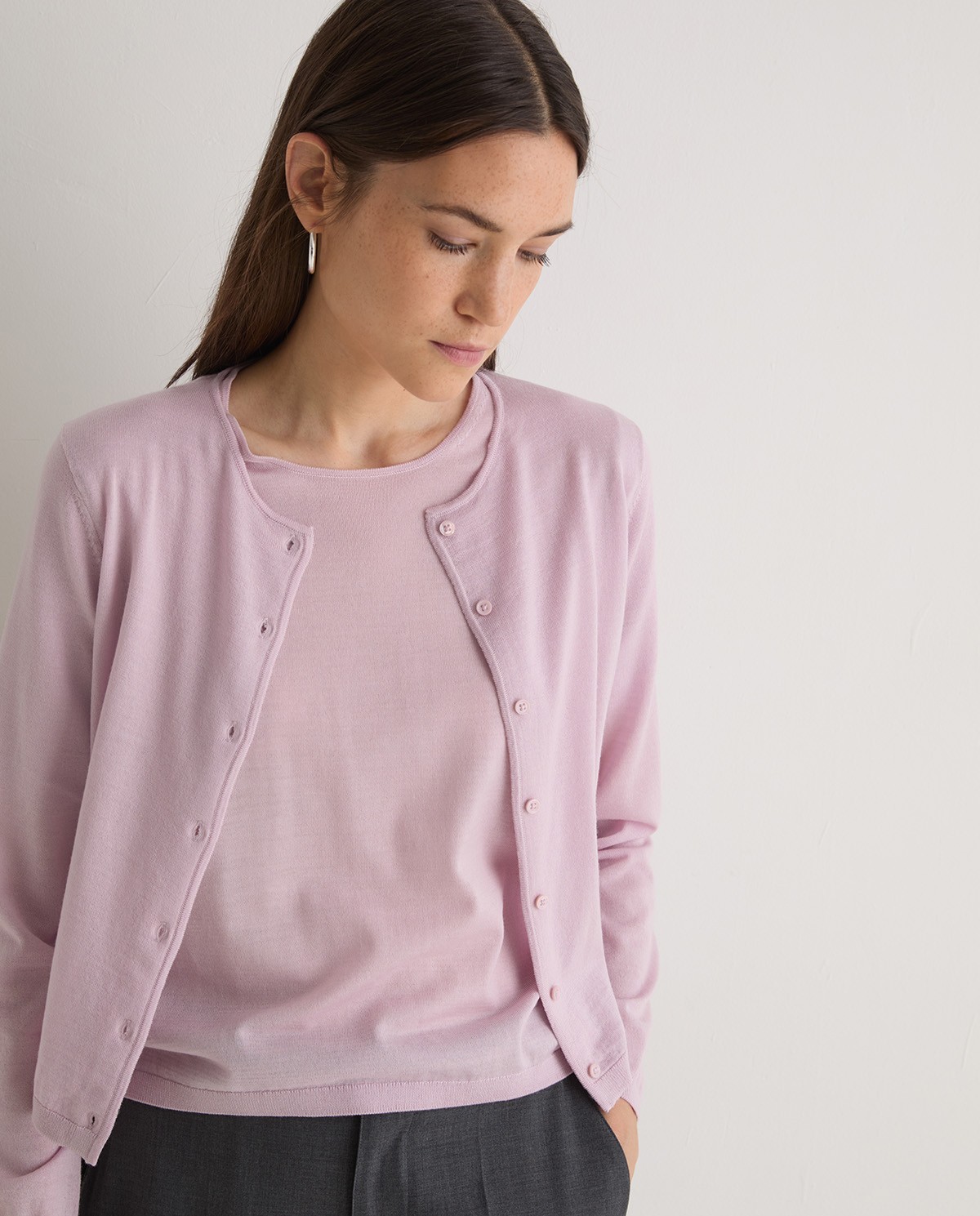Cardigan 100 % laine mérinos rose pâle femme Yerse - Détail vue de face
