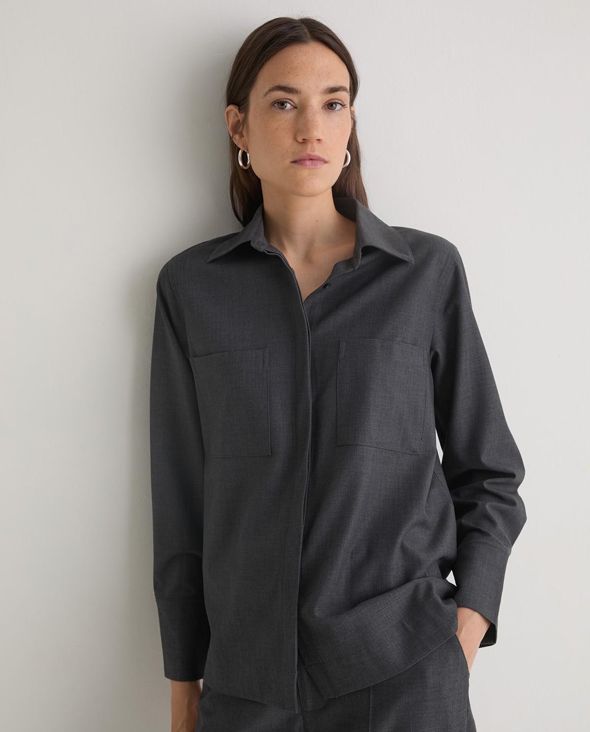 Grey long-sleeve shirt with pockets woman Yerse - Front view