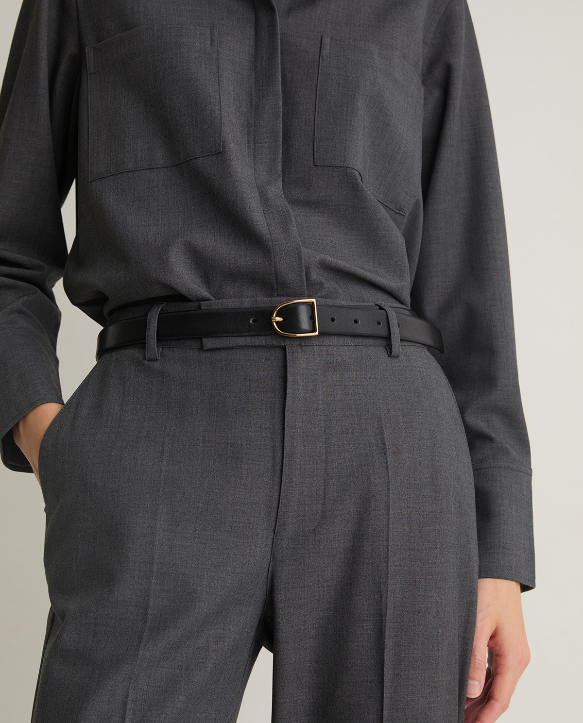 Black leather belt with oval buckle woman Yerse - Front view 1