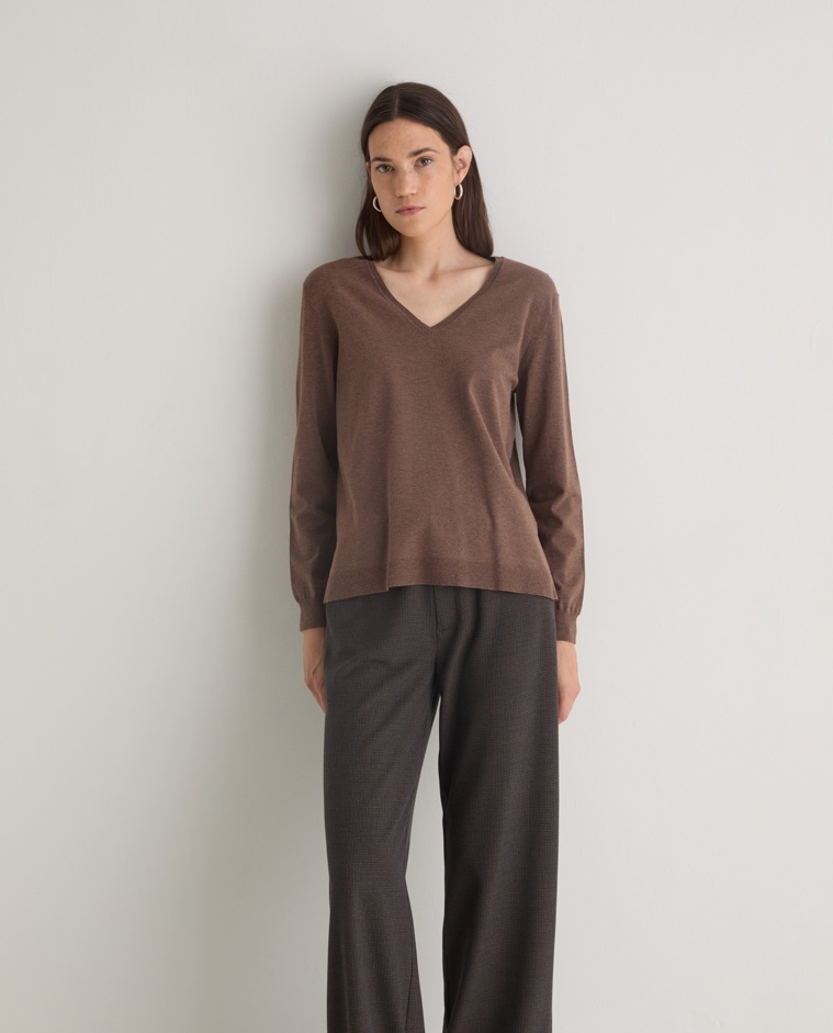 Jersey viscosa aberturas laterales arena mujer Yerse - Detalle frontal