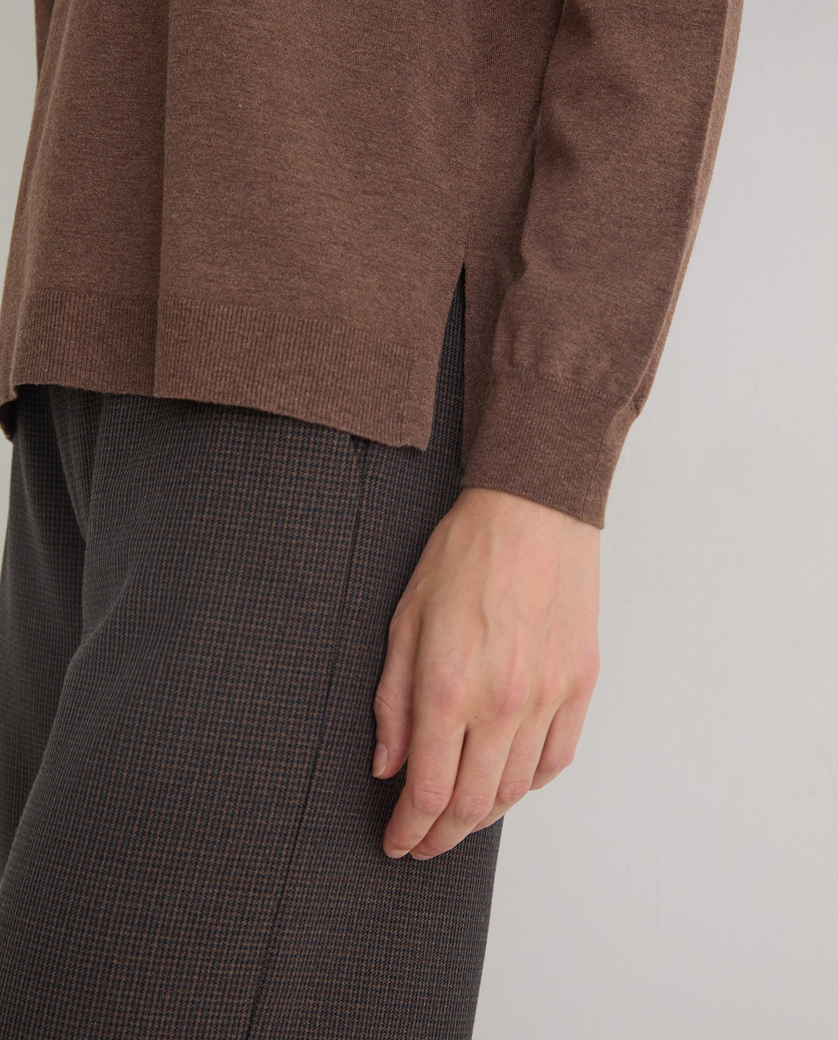 Sand viscose sweater with side slits woman Yerse - Front view 2