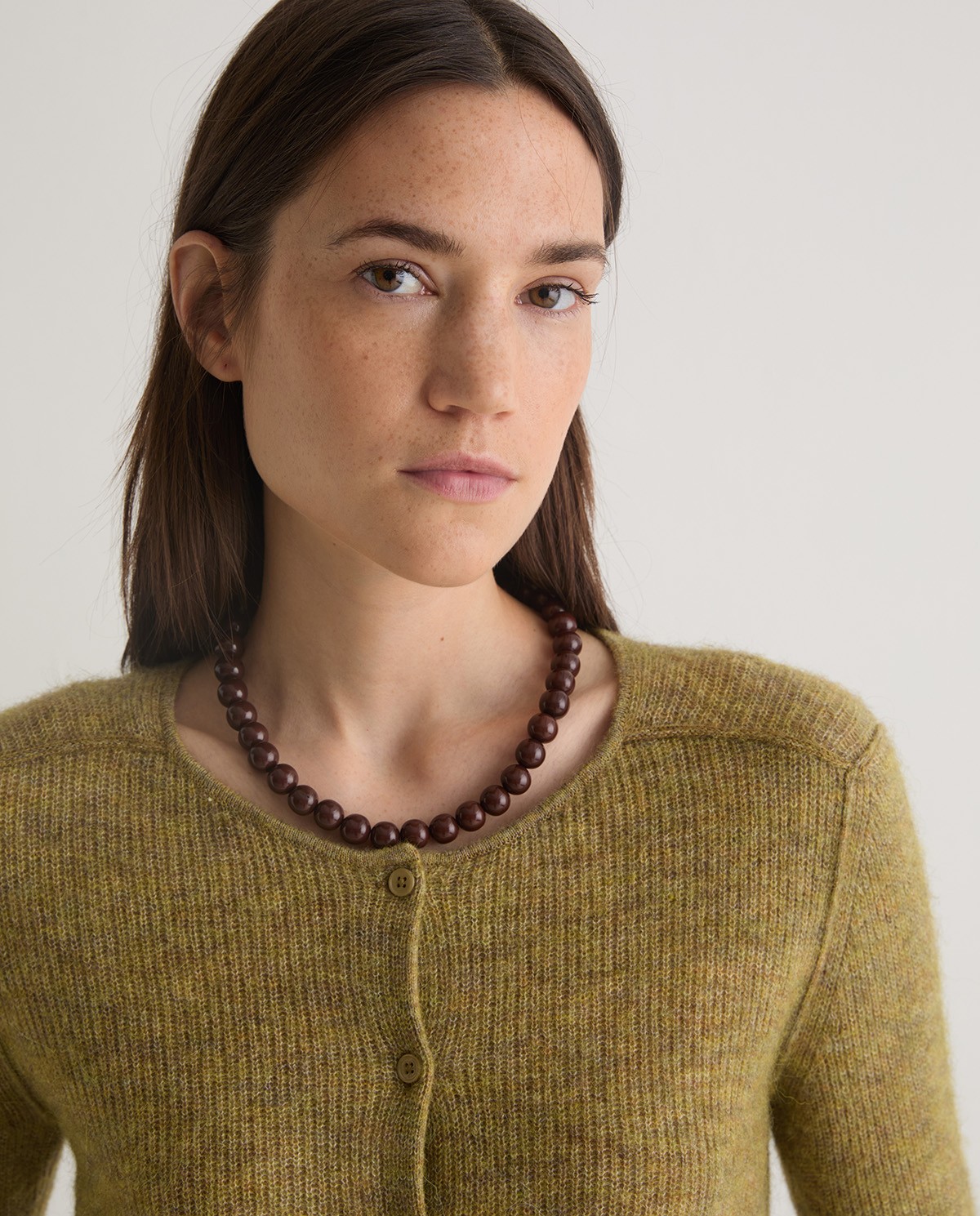 Collar de bolas marrón mujer Yerse - Detalle frontal