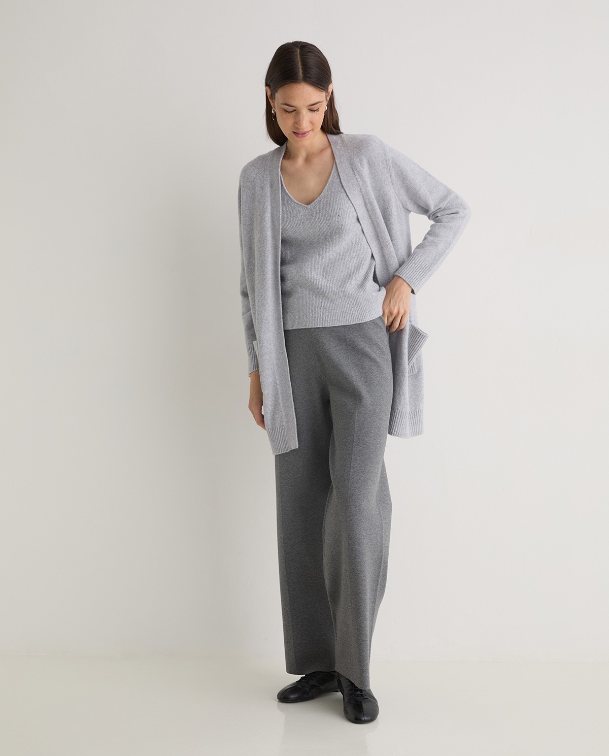 Pantalón regular fit con viscosa gris - Pantalones regular fit