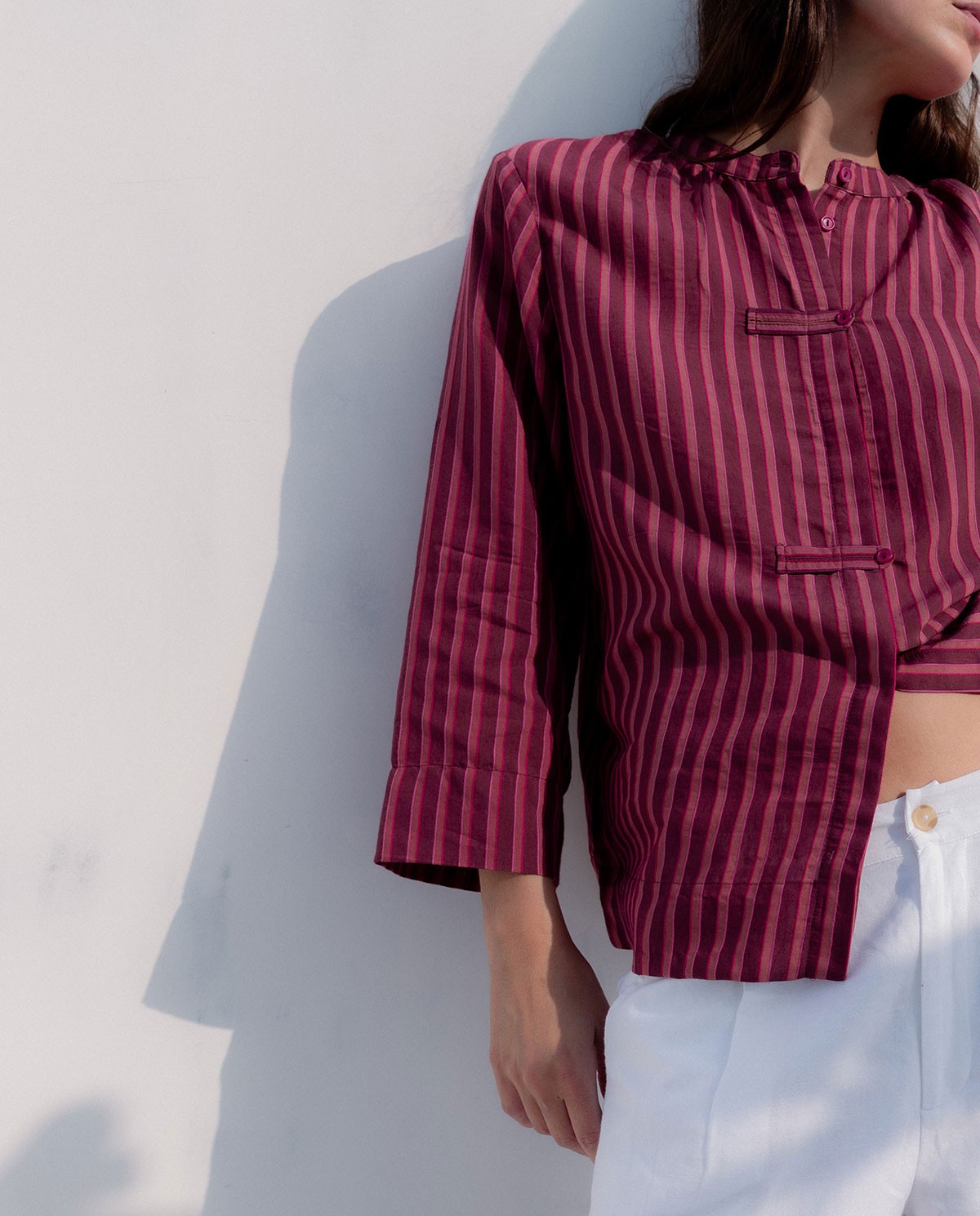 Camisa cuello mao rayas en color rosa, vista frontal con detalle del tejido 3