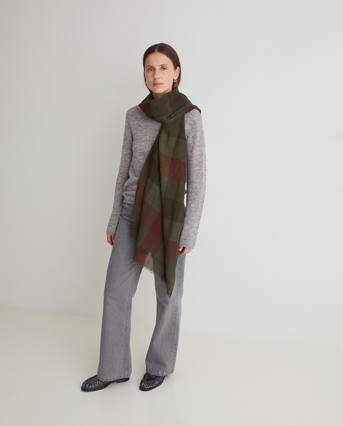 Khaki 100% wool checked foulard