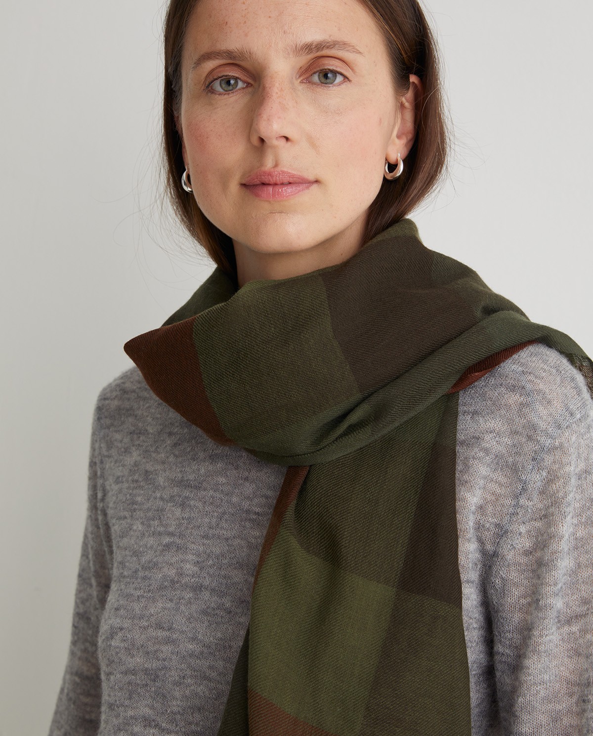 Khaki 100% wool checked foulard woman Yerse - Front view