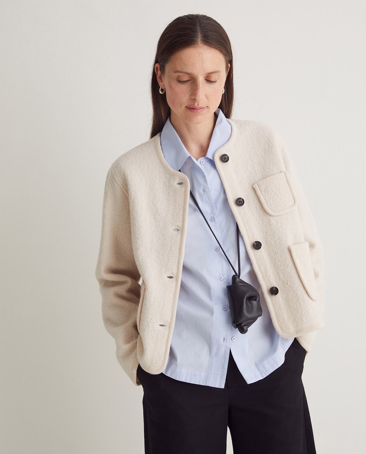 Jaqueta curta llana bullida cru - Abric curt regular fit