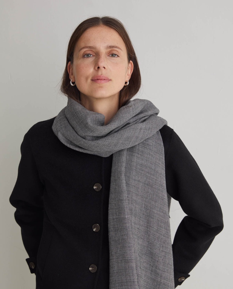 100% wool mini black check scarf - Scarf made with 100% wool