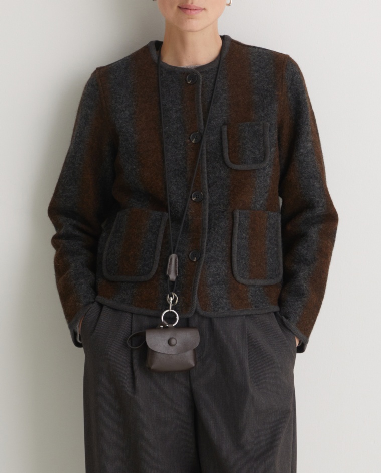 Mini monedero chocolate mujer Yerse - Detalle frontal