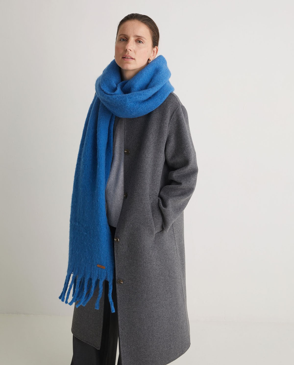 Royal-blue wool-blend maxi scarf with fringe woman Yerse - Front view 3