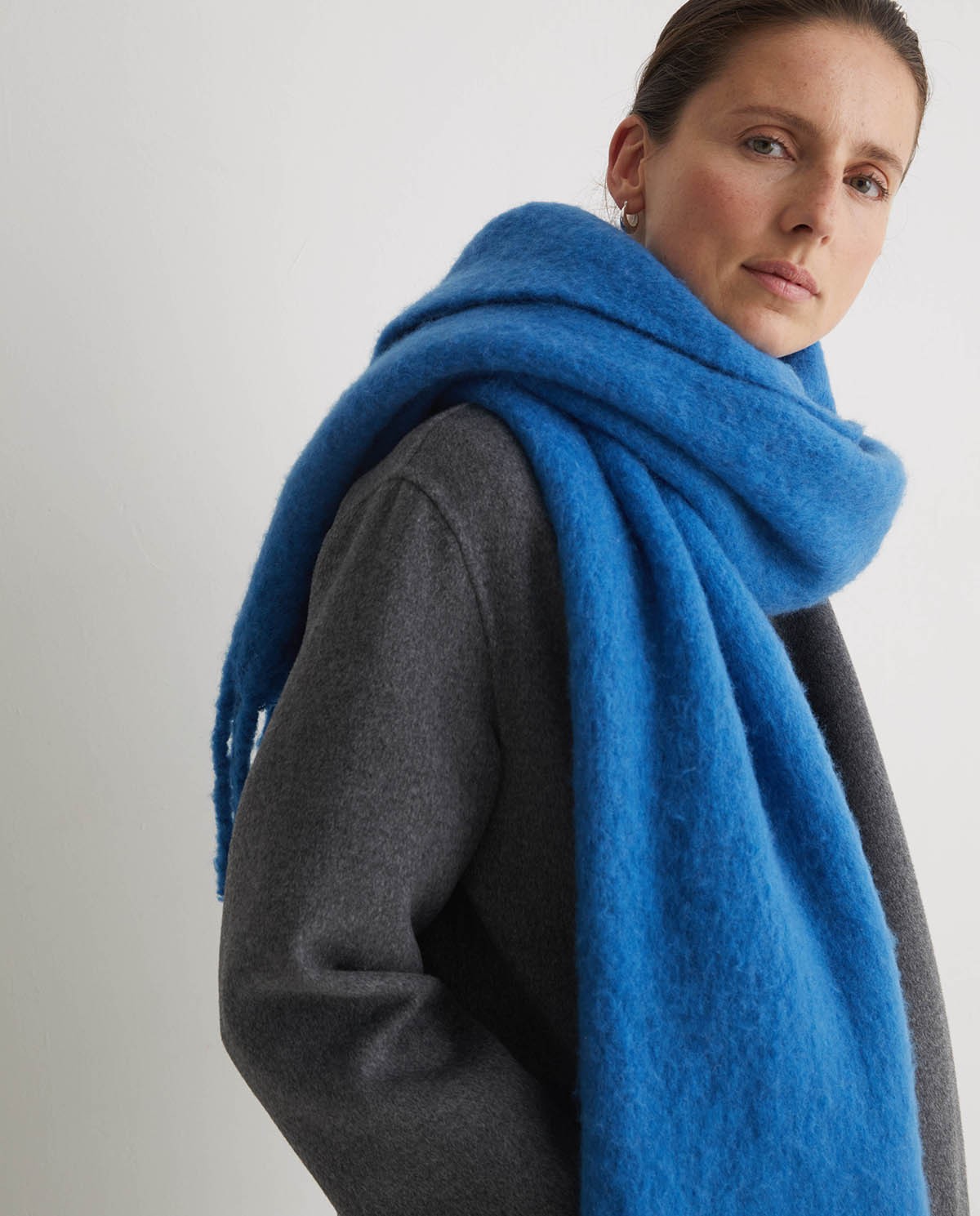 Royal-blue wool-blend maxi scarf with fringe woman Yerse - Front view 1