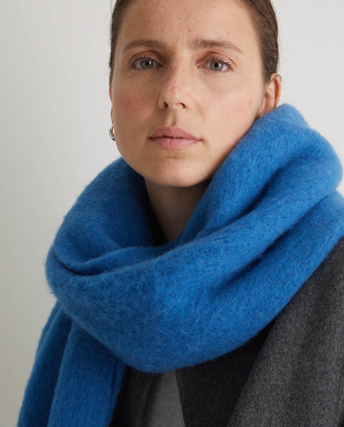 Royal-blue wool-blend maxi scarf with fringe woman Yerse - Front view 2