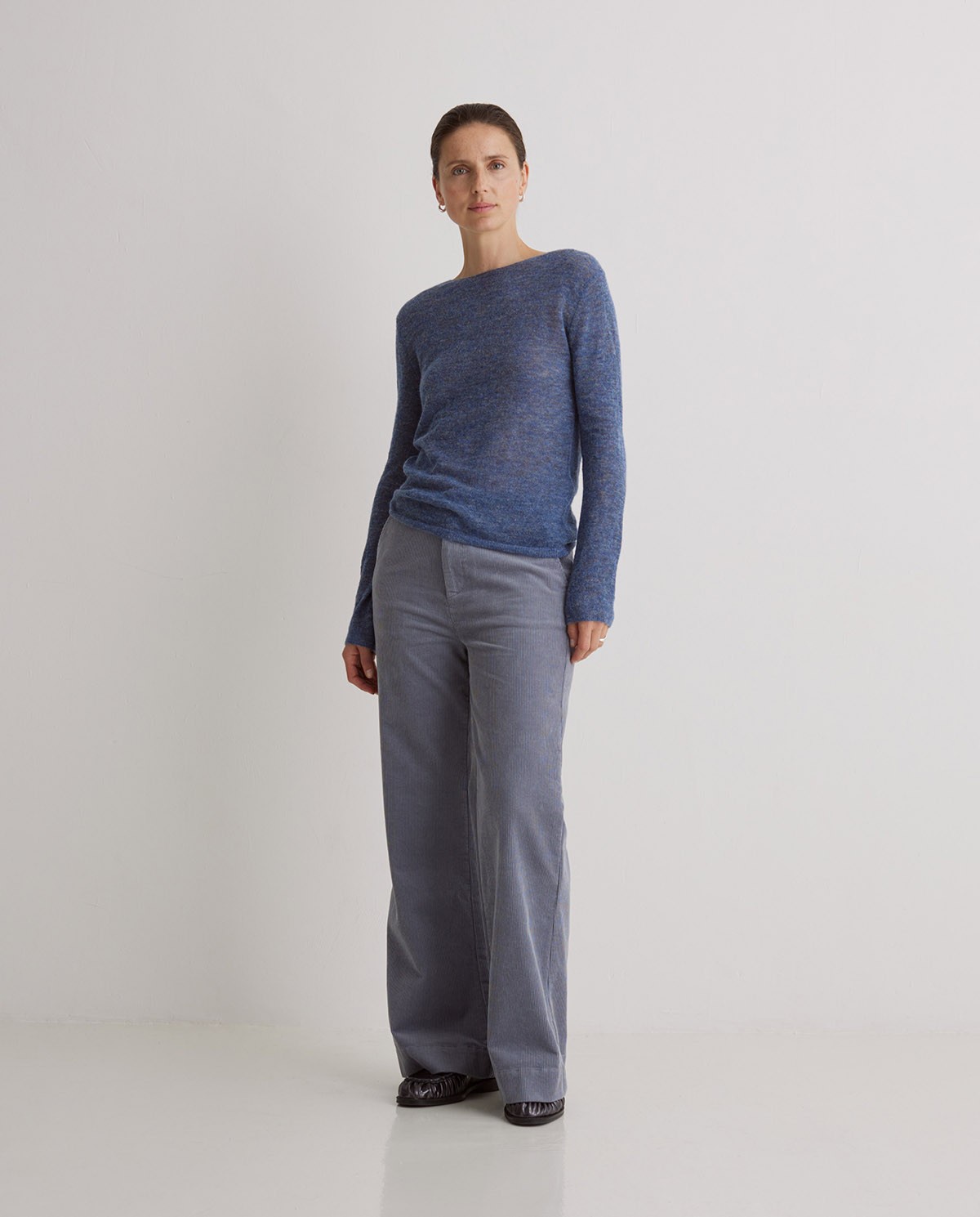 Pull bleu en mélange de laine fine alpaga et mérinos - Pull fin col bateau 2