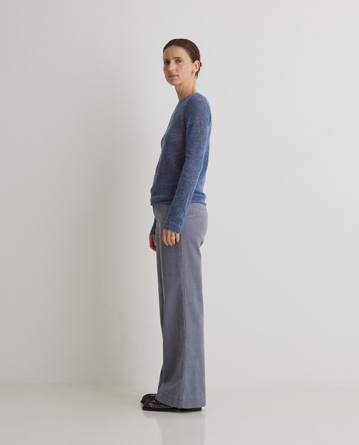 Pull bleu en mélange de laine fine alpaga et mérinos - Pull fin col bateau 4